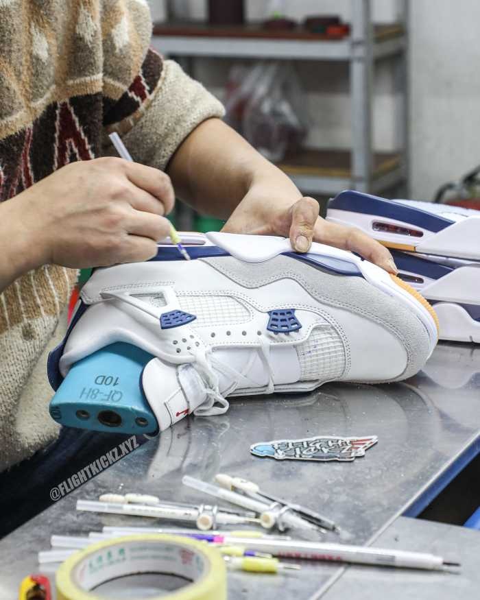 Processo de Fabricação – Nike SB x Air Jordan 4 “Navy Blue” 2025 (UA)
